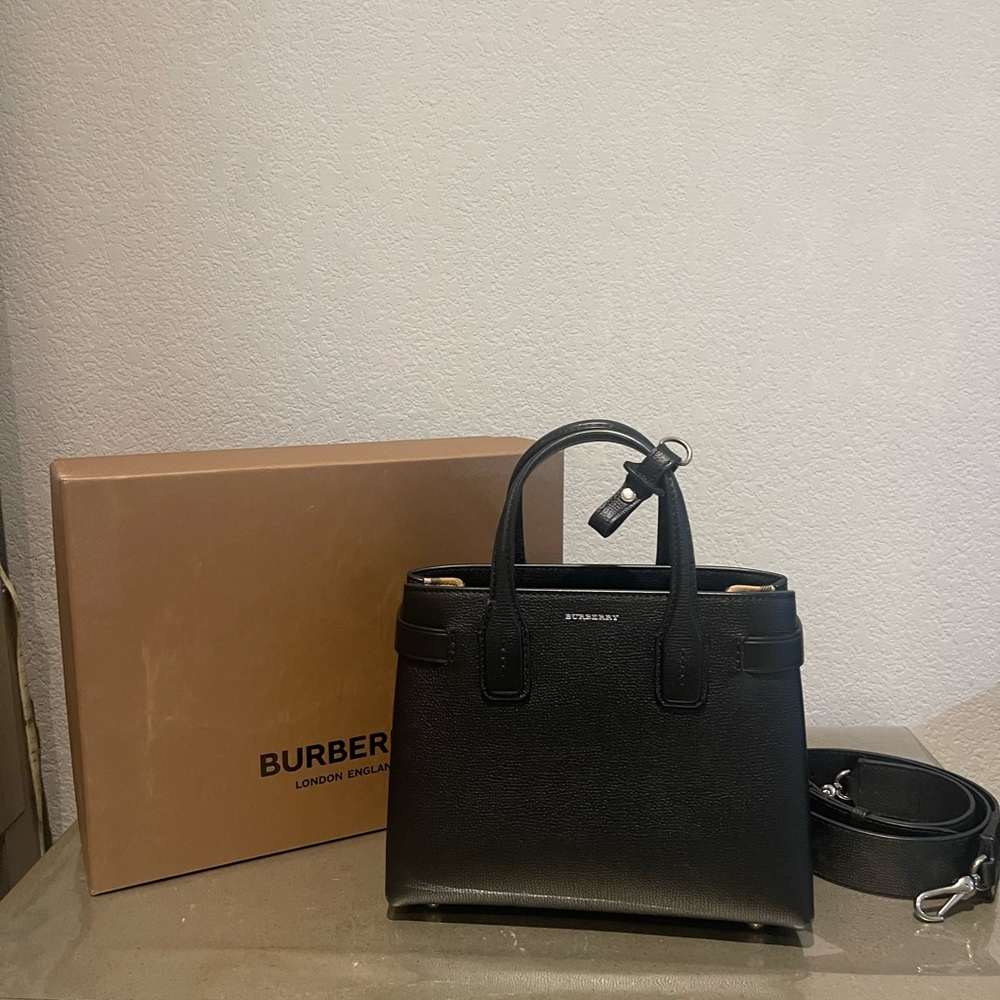 PRE-LOVED BURBERRY BAG!